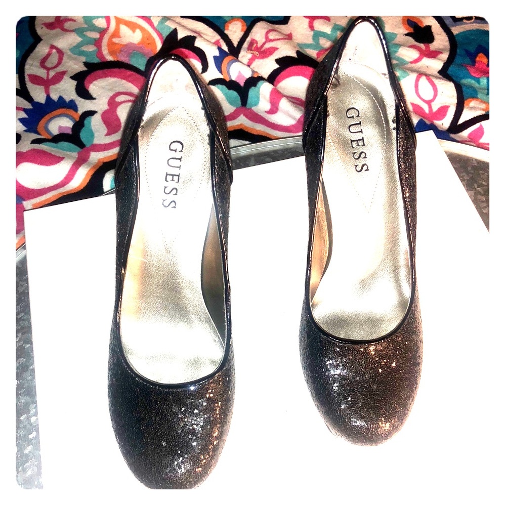 Guess pumps